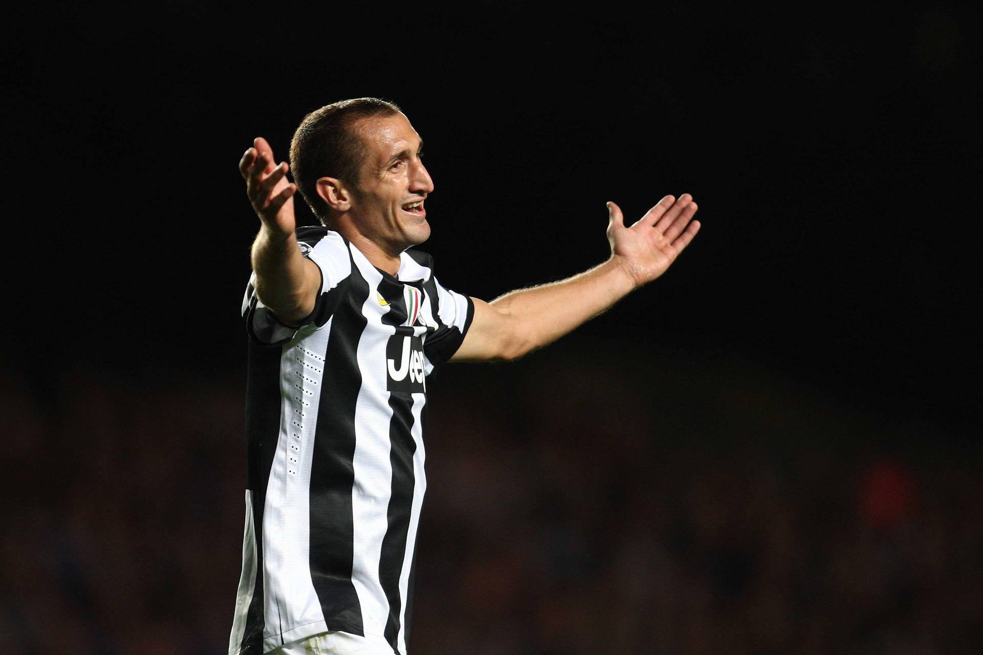 Giorgio Chiellini Open Arms Hug Juventus Fc