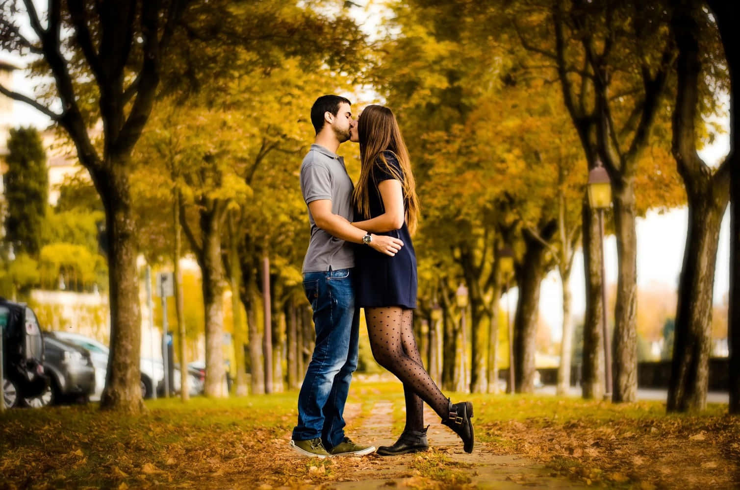 Girlfriend And Boyfriend Kissing In The Park Background