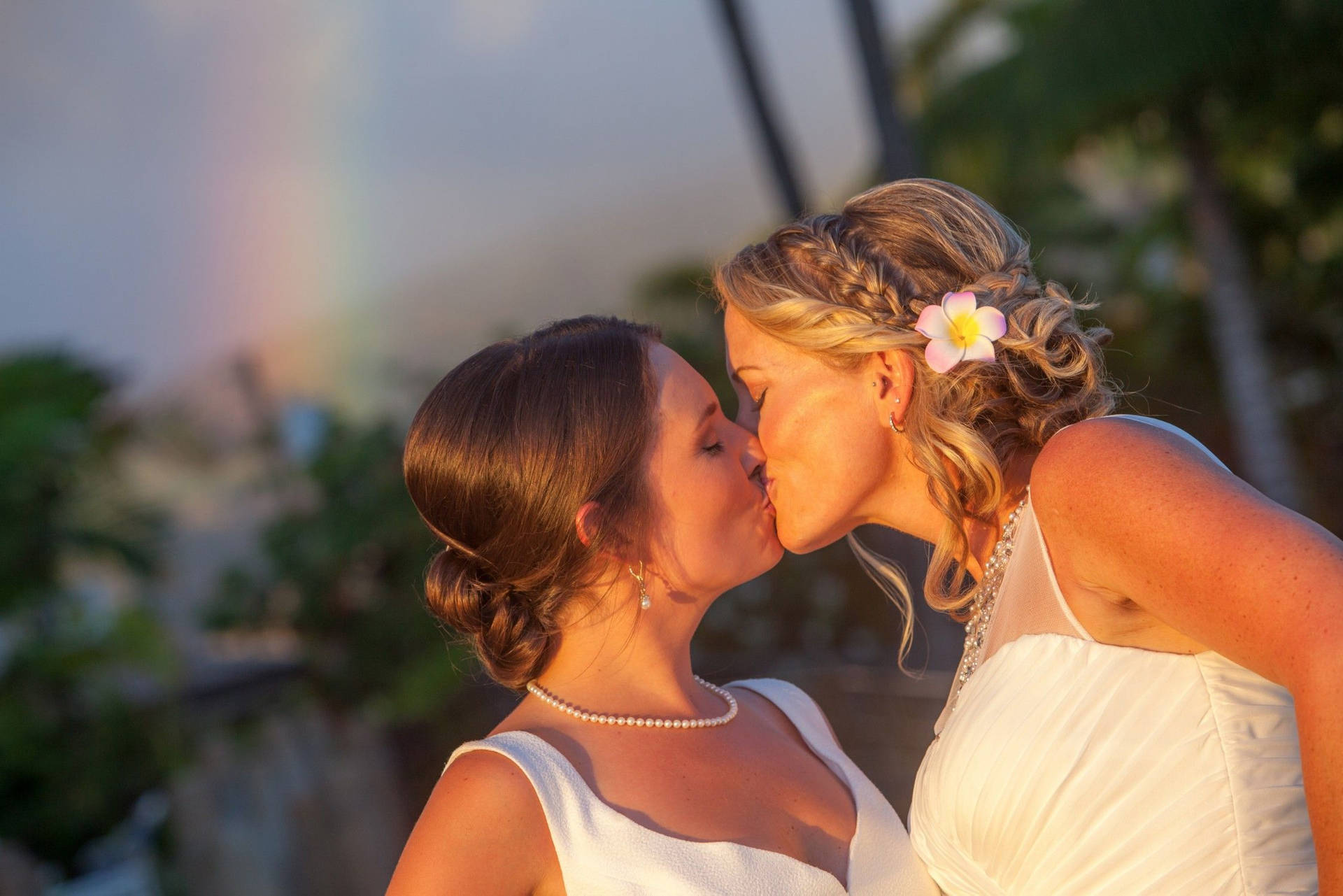 Girls Kissing During Wedding Background