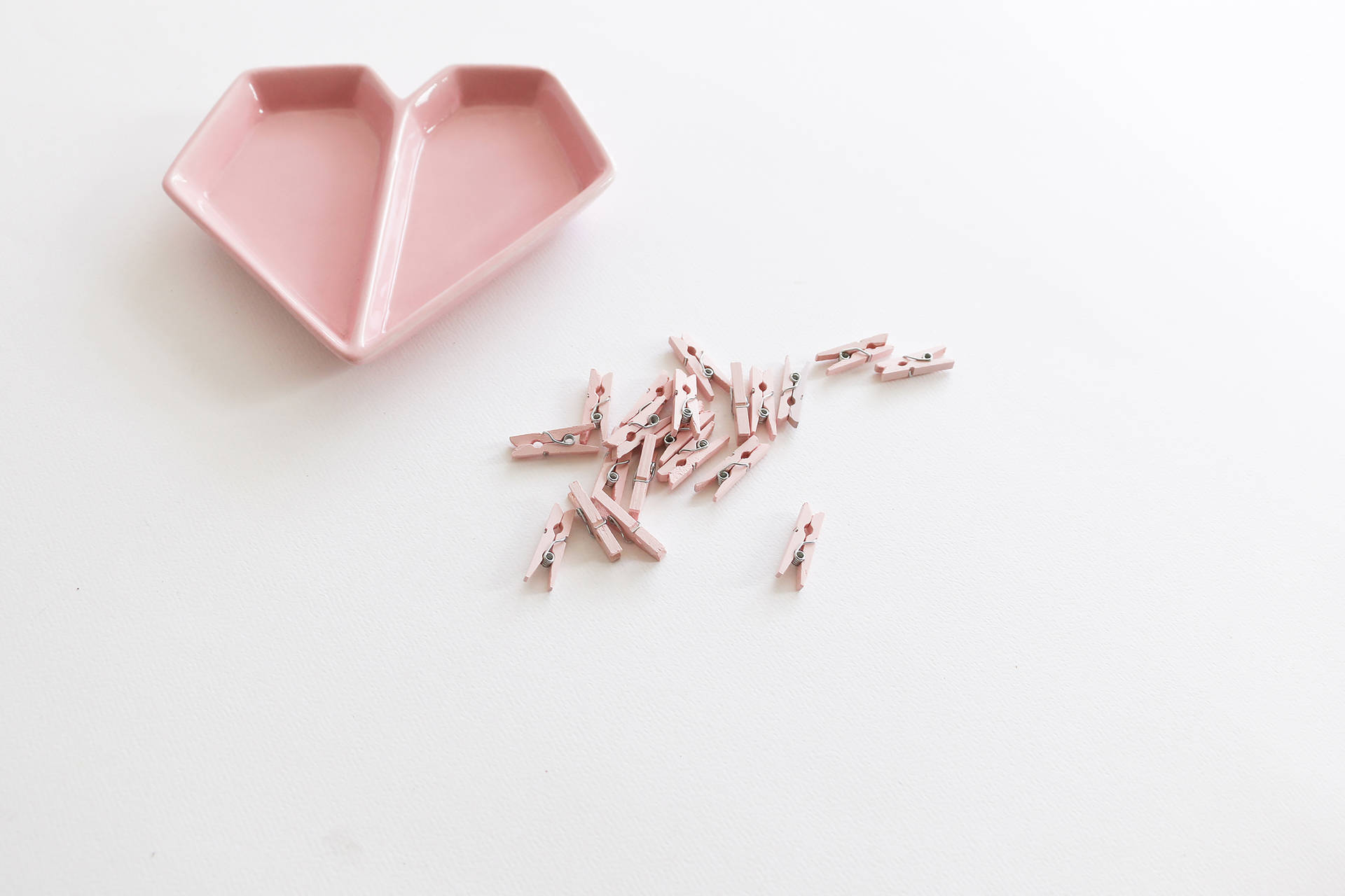 Girly Pink Aesthetic Clips Background