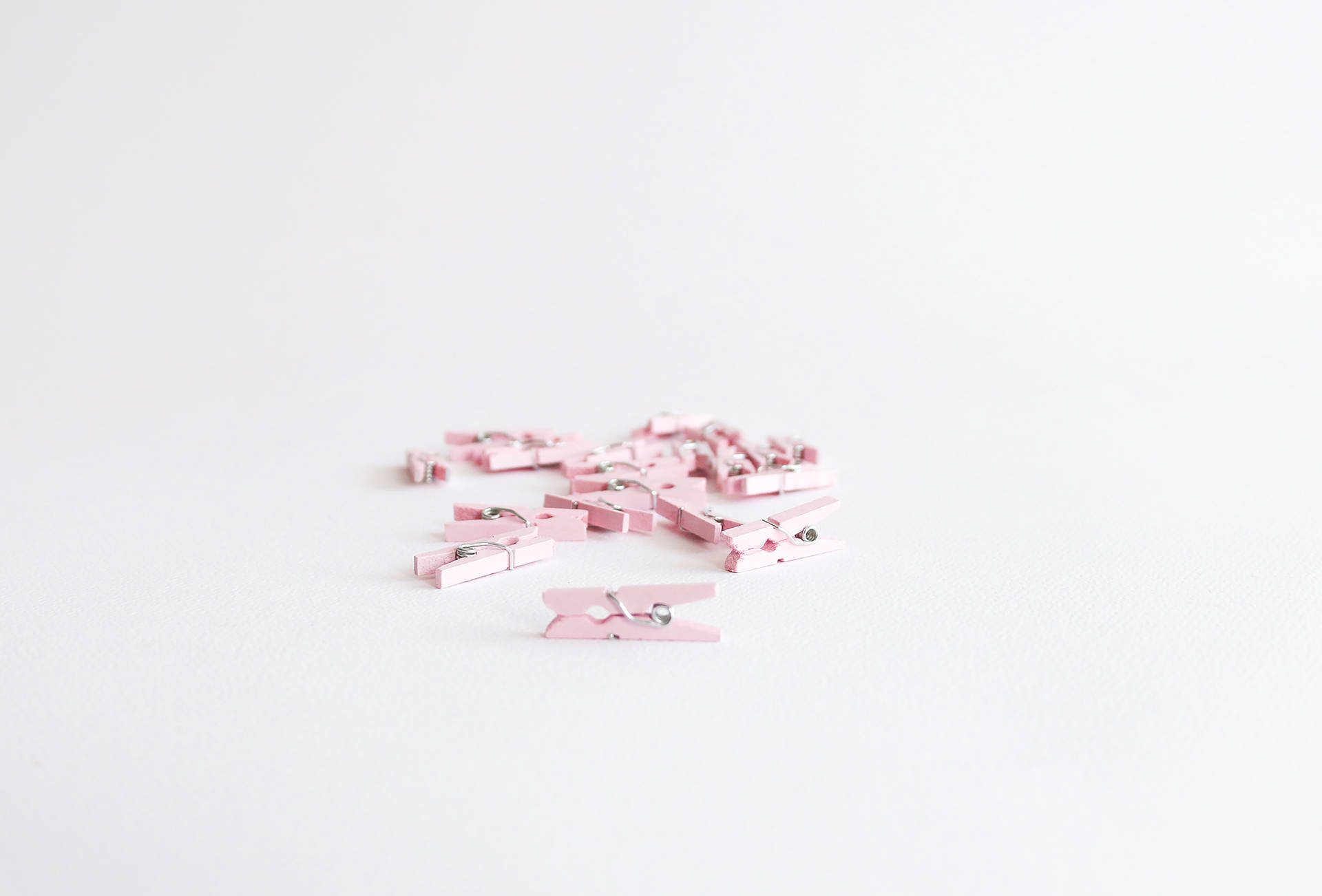 Girly Pink Aesthetic Pegs Background