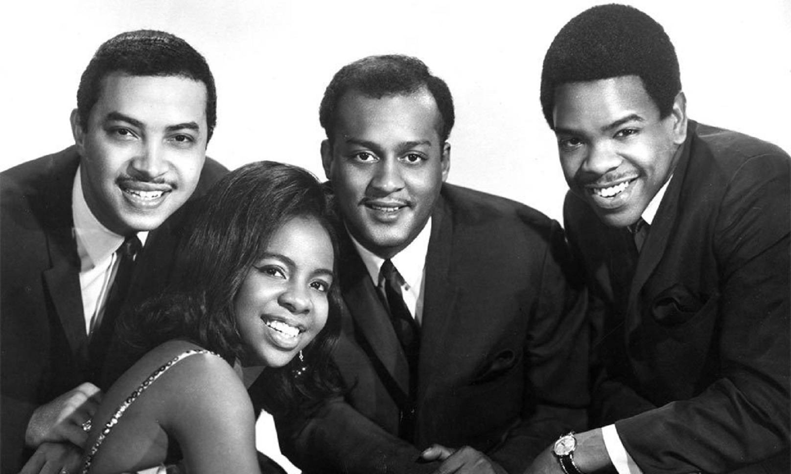 Gladys Knight And The Pips Grayscale Background