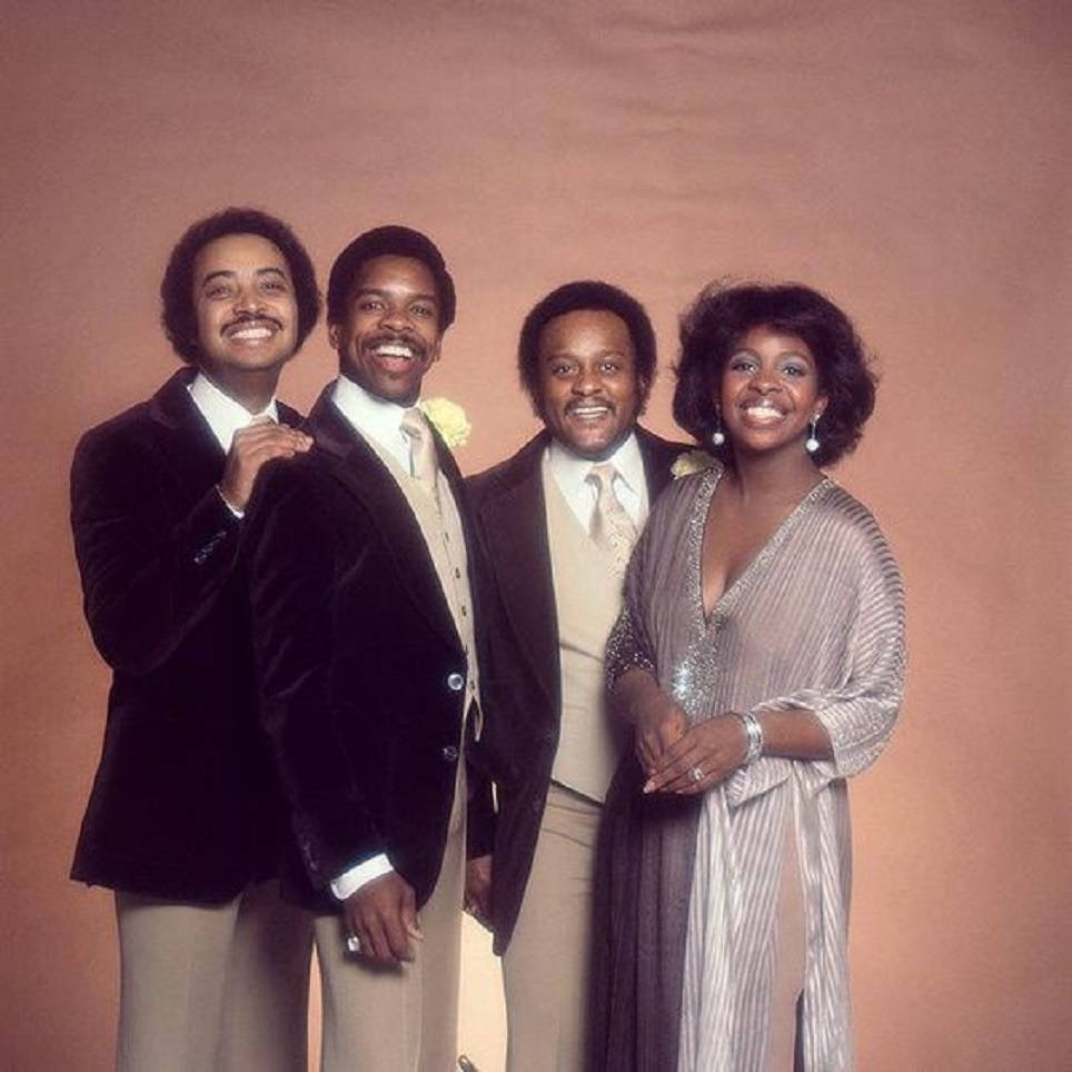 Gladys Knight And The Pips Striking A Pose During A Photoshoot Background