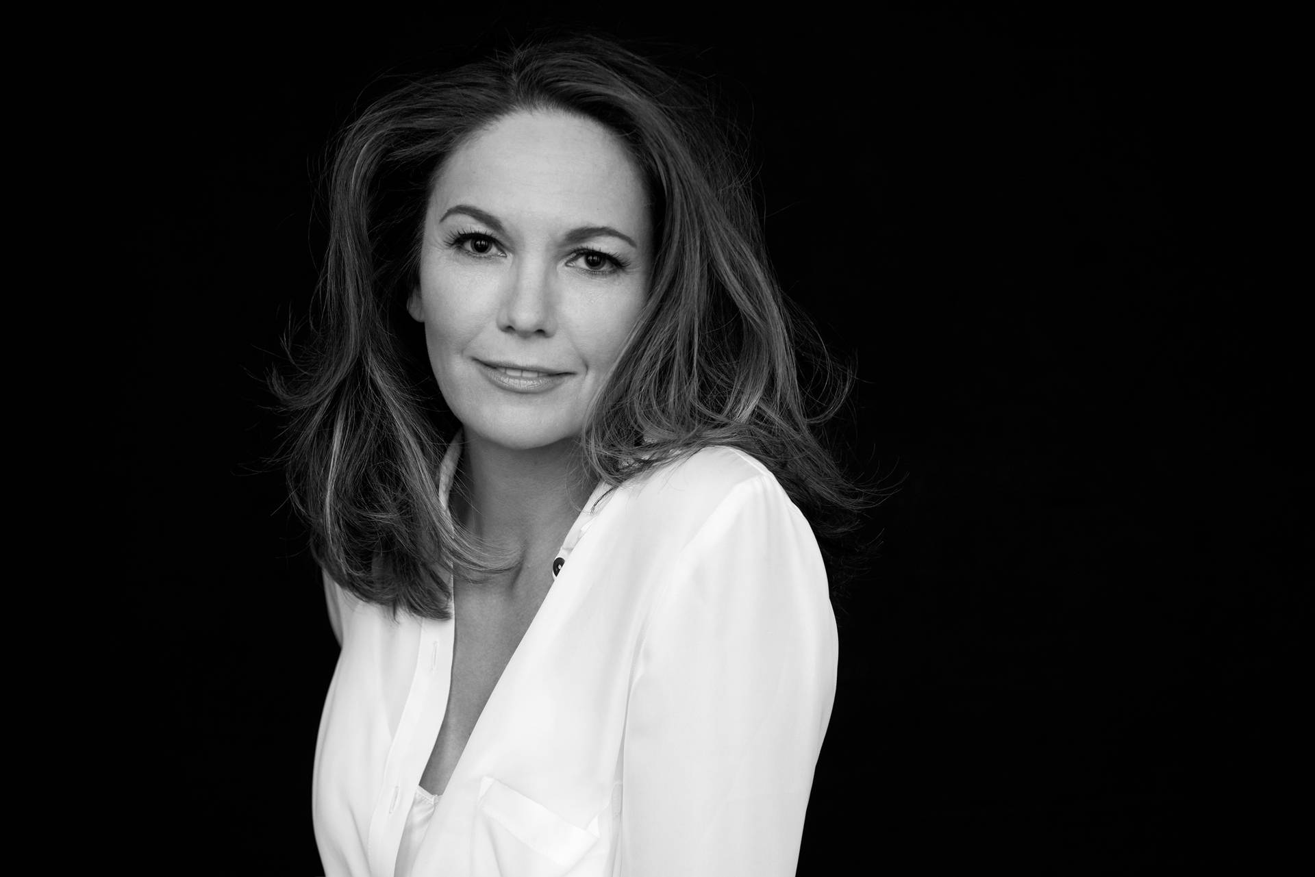 Glamorous Diane Lane Background