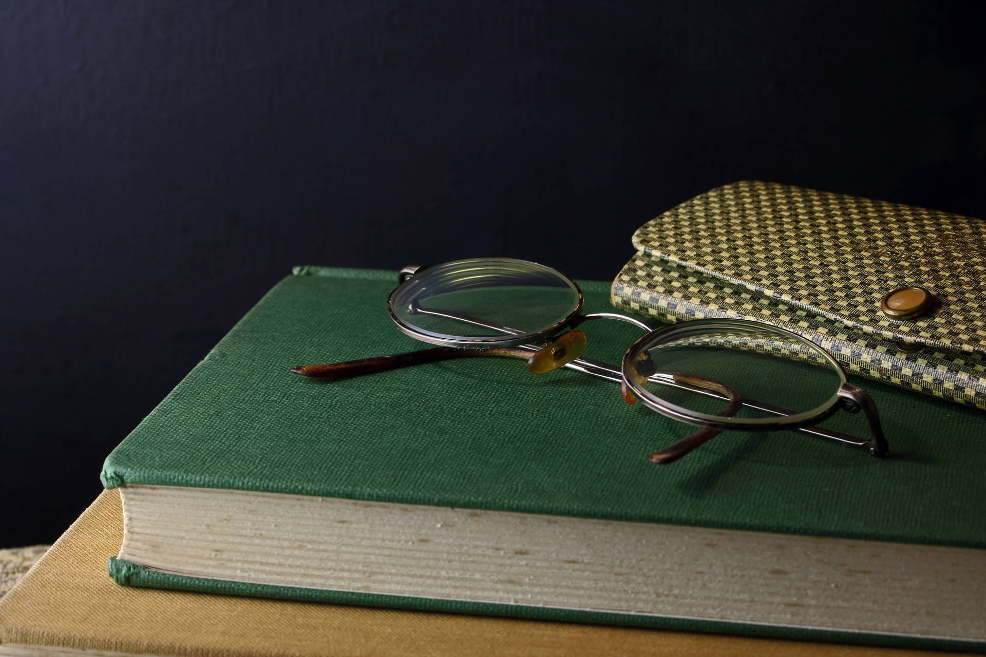 Glasses Aesthetic Book Desktop Background