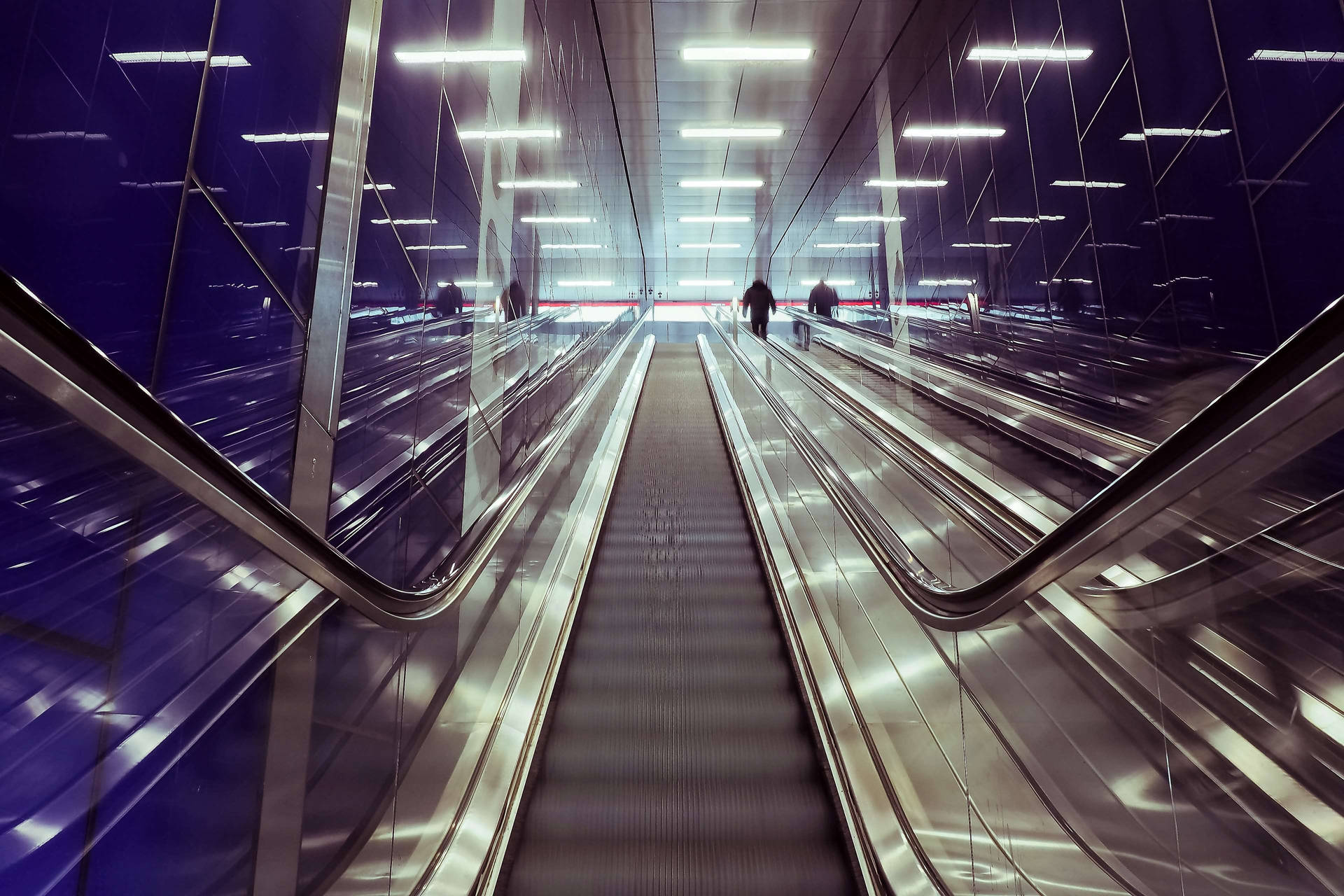 Glassy Escalator At The Airport Background
