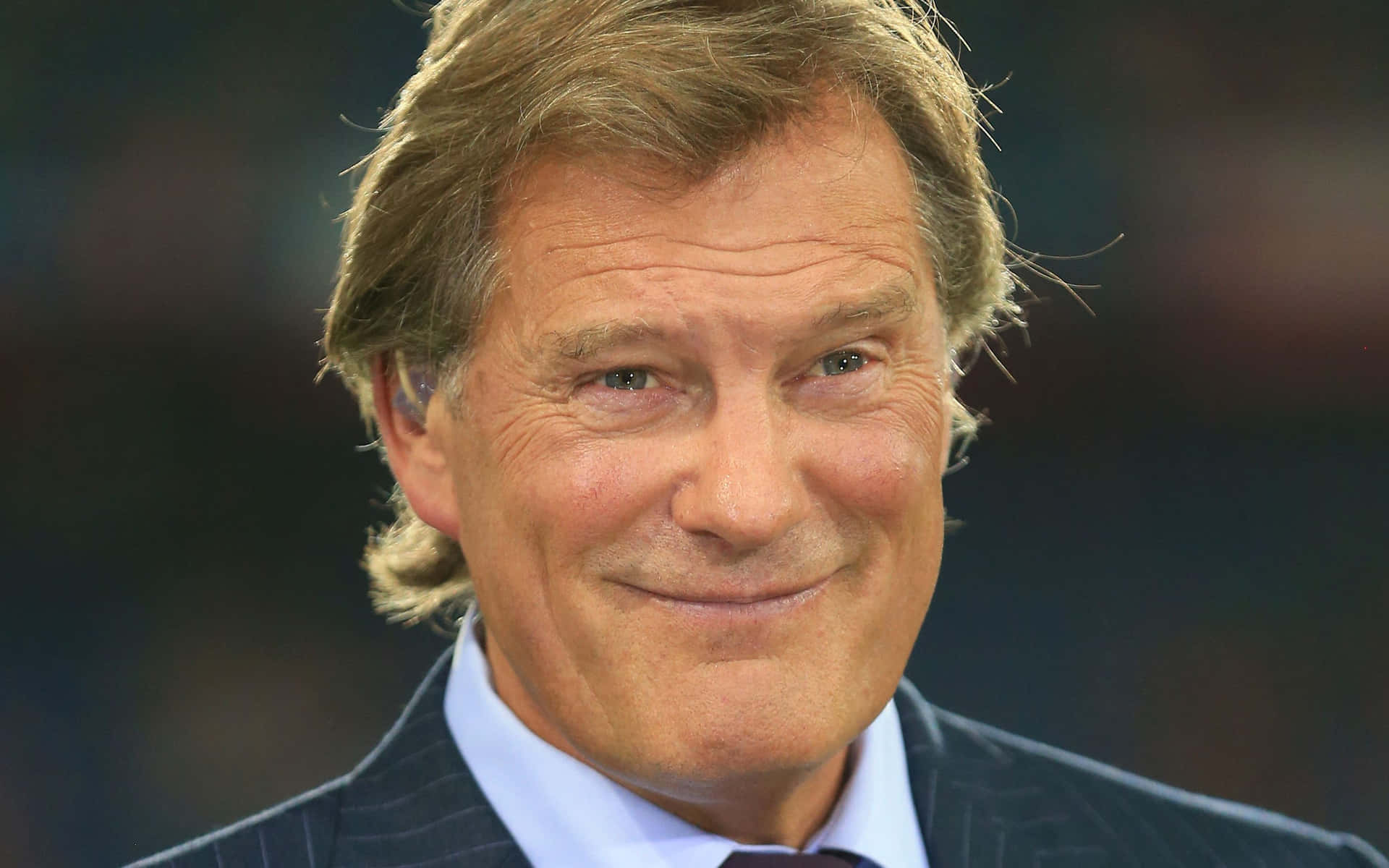 Glenn Hoddle Portrait Public Football Background