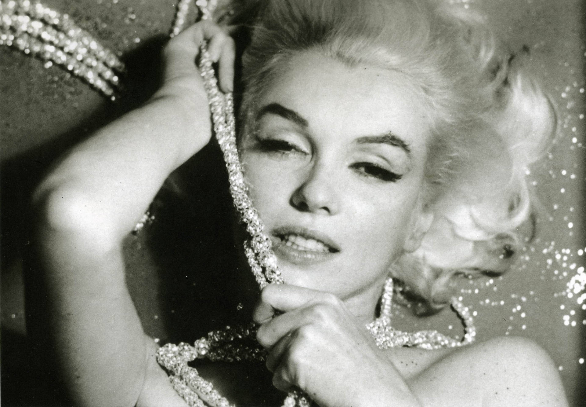 Glitter And Pearls Marilyn Monroe Background