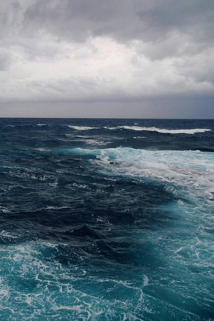 Gloomy Aesthetic Ocean Background