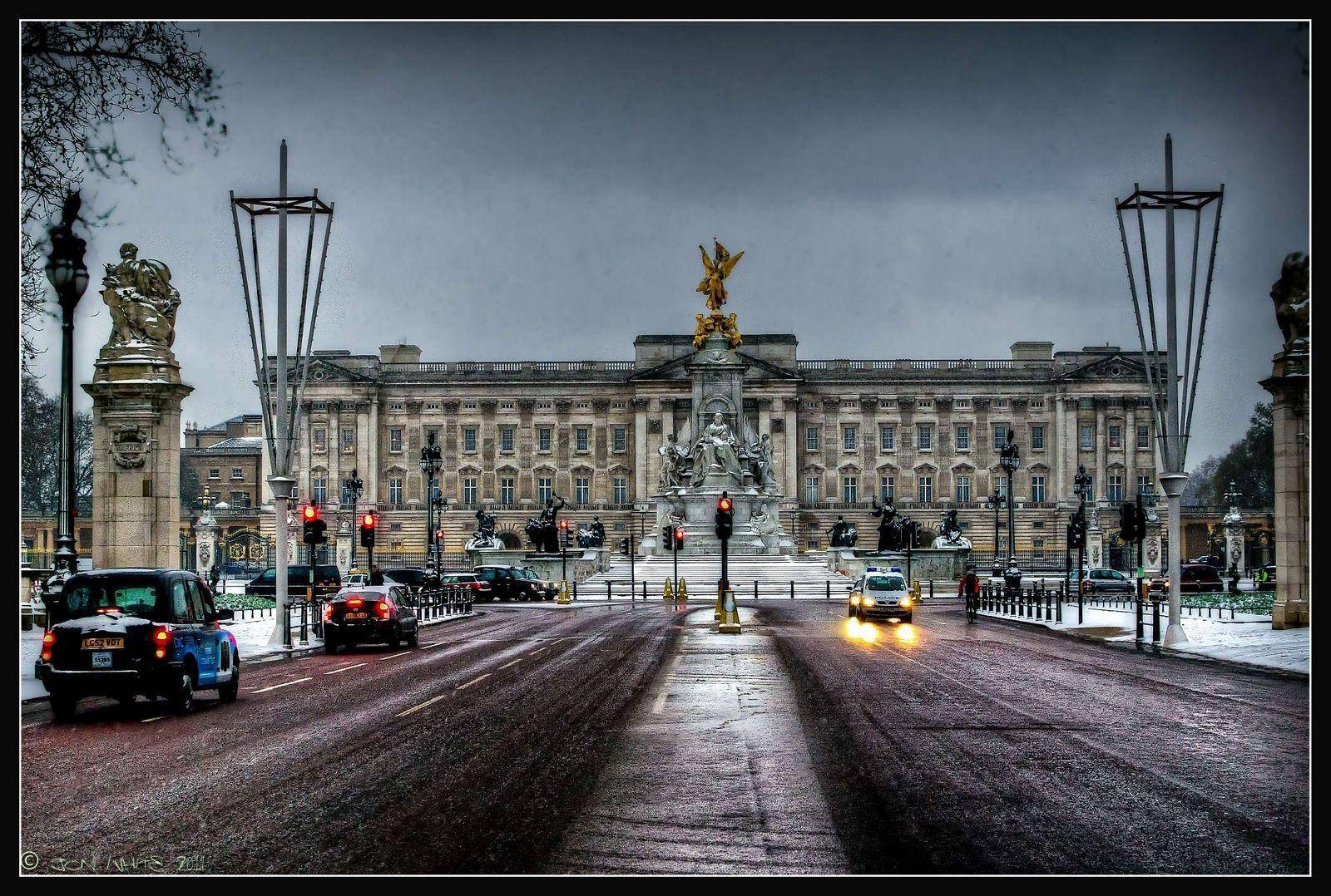 Gloomy Buckingham Palace