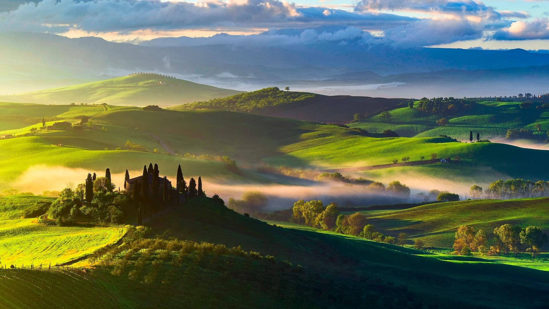 Gloomy Gentle Hills Of Tuscany Background