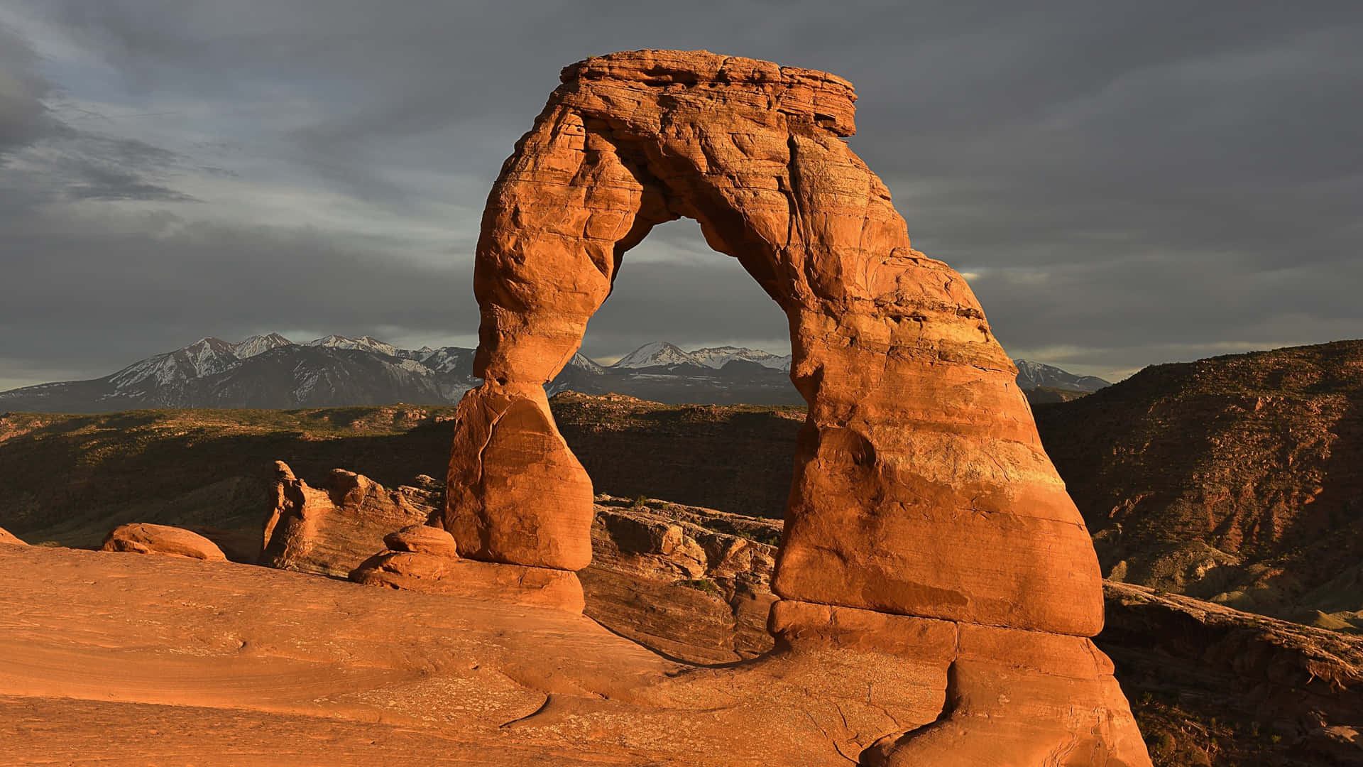 Gloomy Skies On Delicate Arch Background