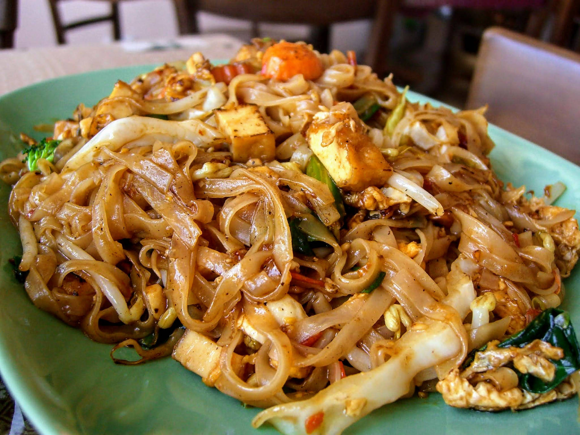 Glossy Pad Thai Noodles With Veggies And Tofu Background