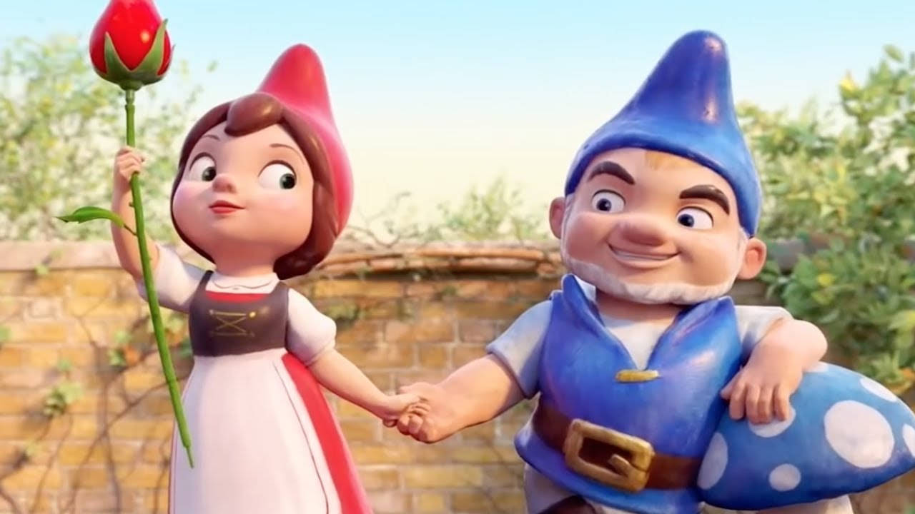 Gnomeo And Juliet Posing Together