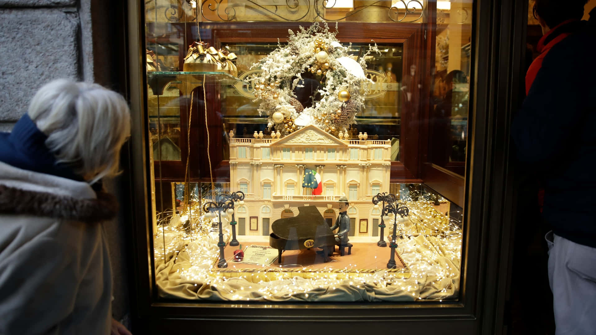 Gold Aesthetic Model Of La Scala Opera House Background