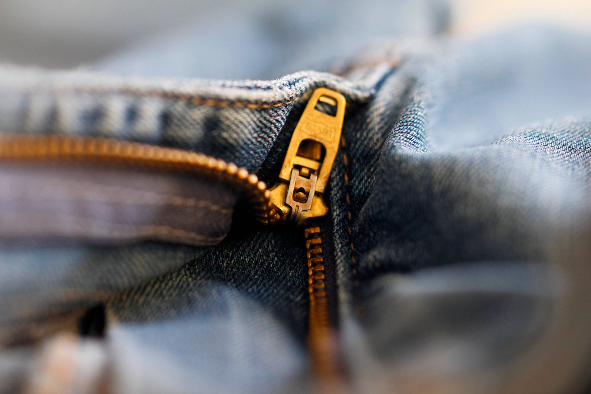 Gold Color Zipper In Denim Jeans