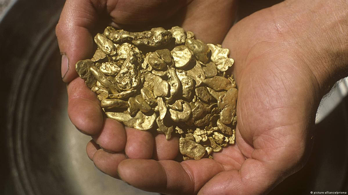 Gold Deposits Fresh From The Goldmines Background