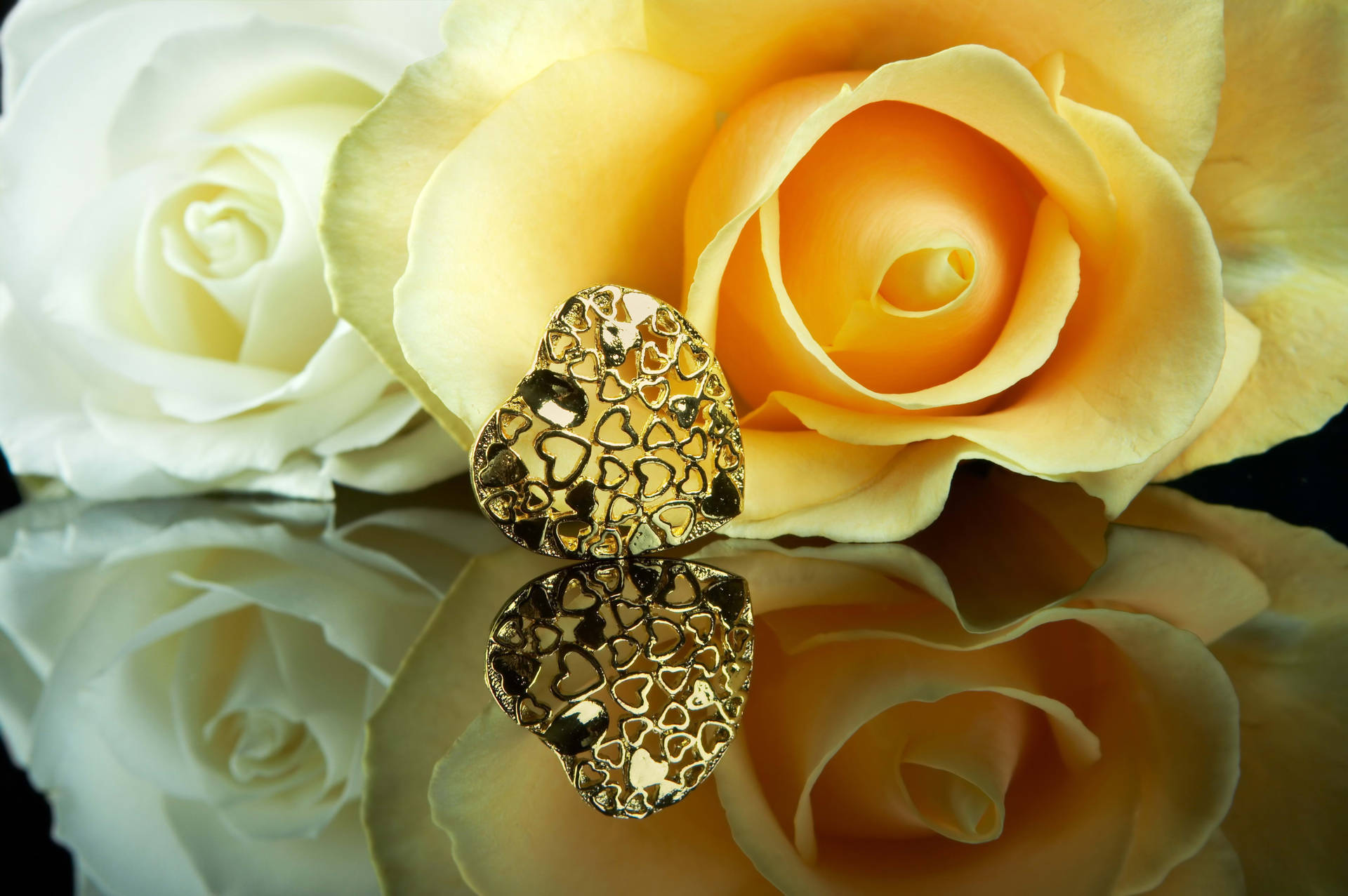 Gold Heart And Roses Reflection Background