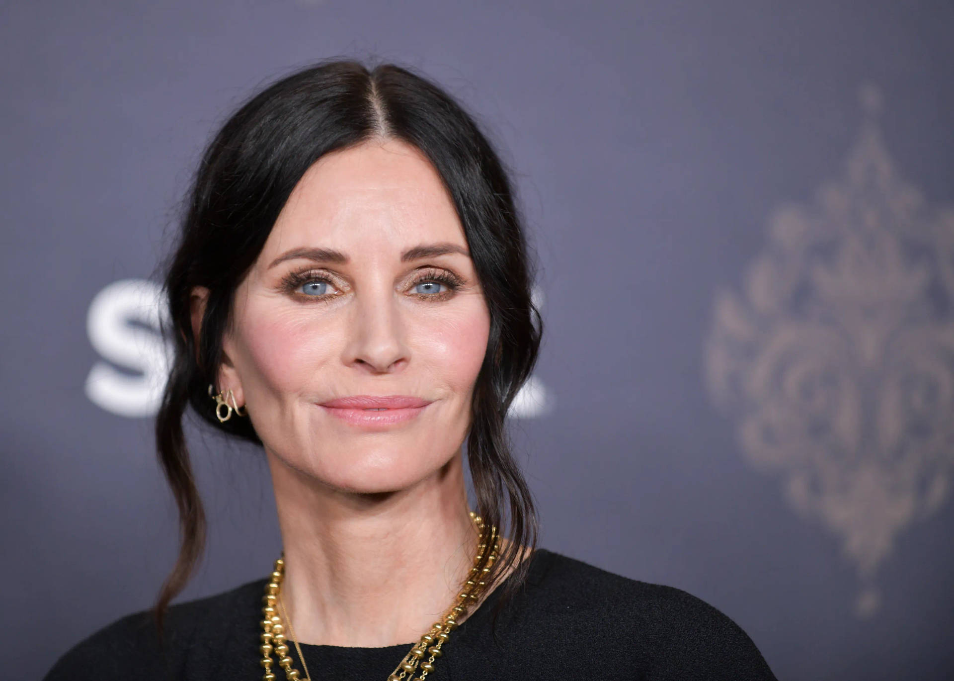 Gold Necklace Courteney Cox