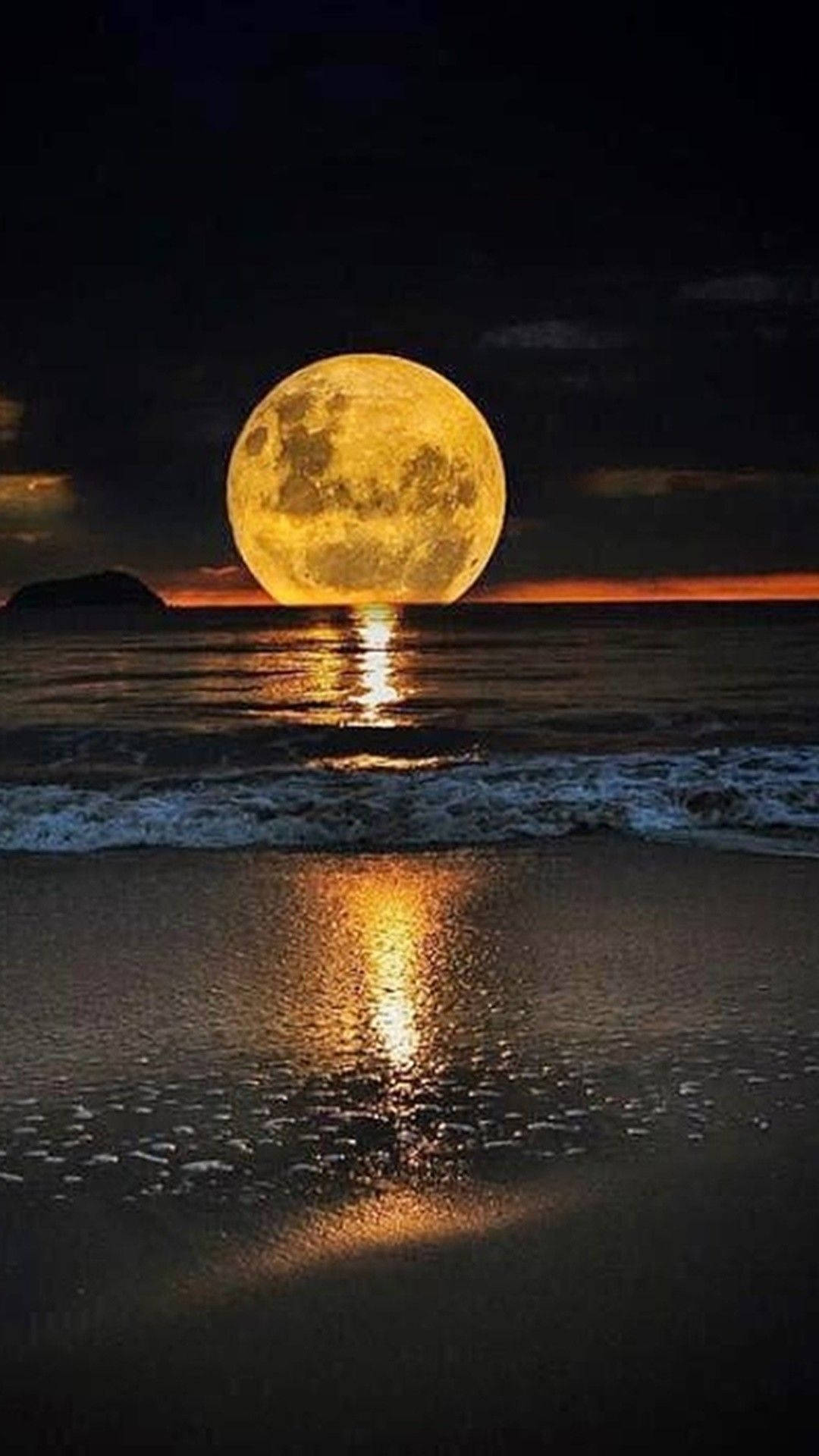 Golden Beautiful Moon In The Sea Background