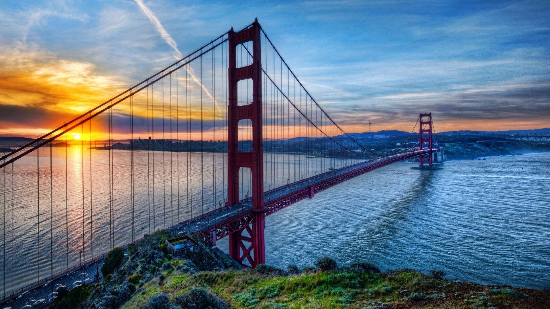 Golden Gate Bridge Bay During Sunrise Background