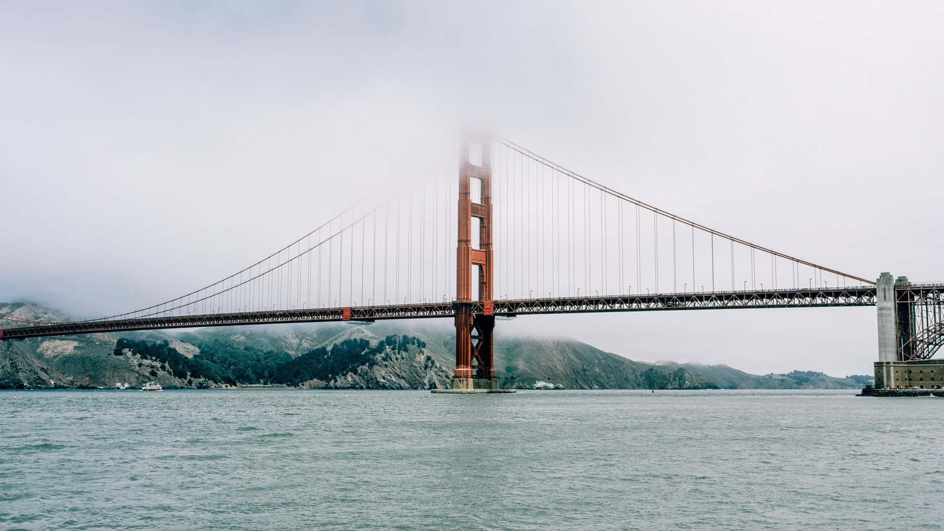 Golden Gate Bridge Foggy Day San Francisco Background