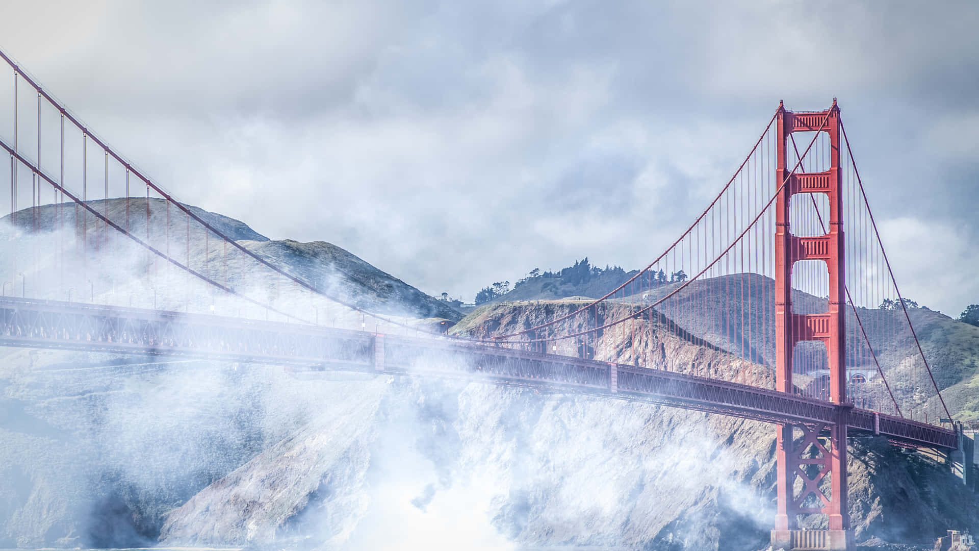 Golden Gate Bridge Foggy Morning4 K Background