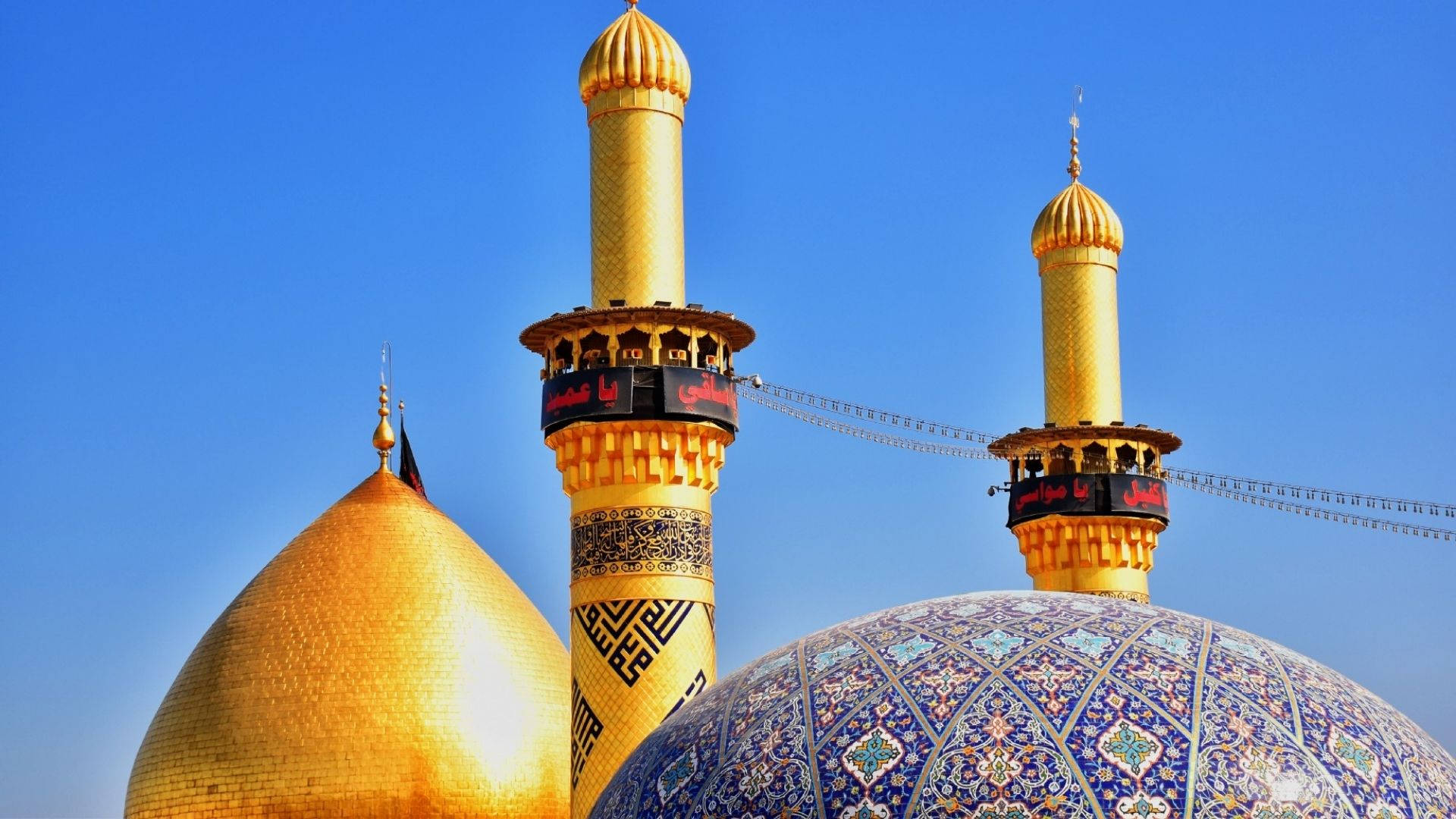 Golden Glory Of Baghdad Mosque Background