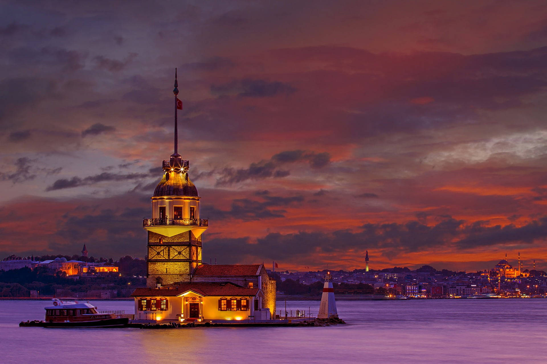 Golden Maiden’s Tower In Istanbul Turkey Background