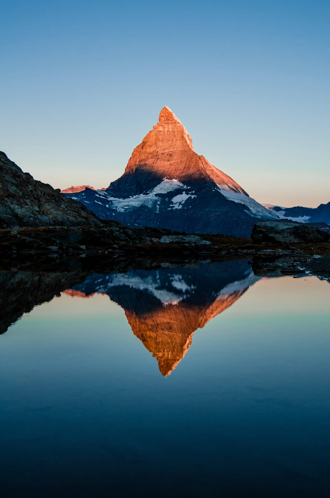 Golden Peak For Mountain Iphone Theme Background