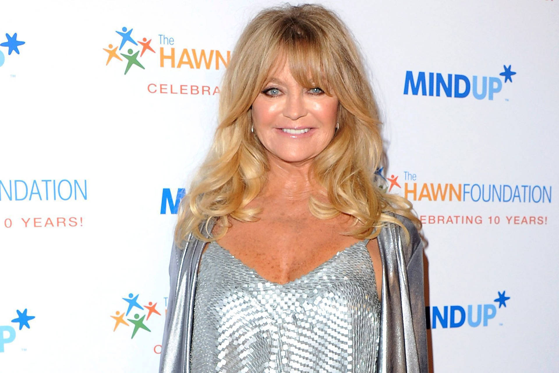 Goldie Hawn Actress Silky Dress Background