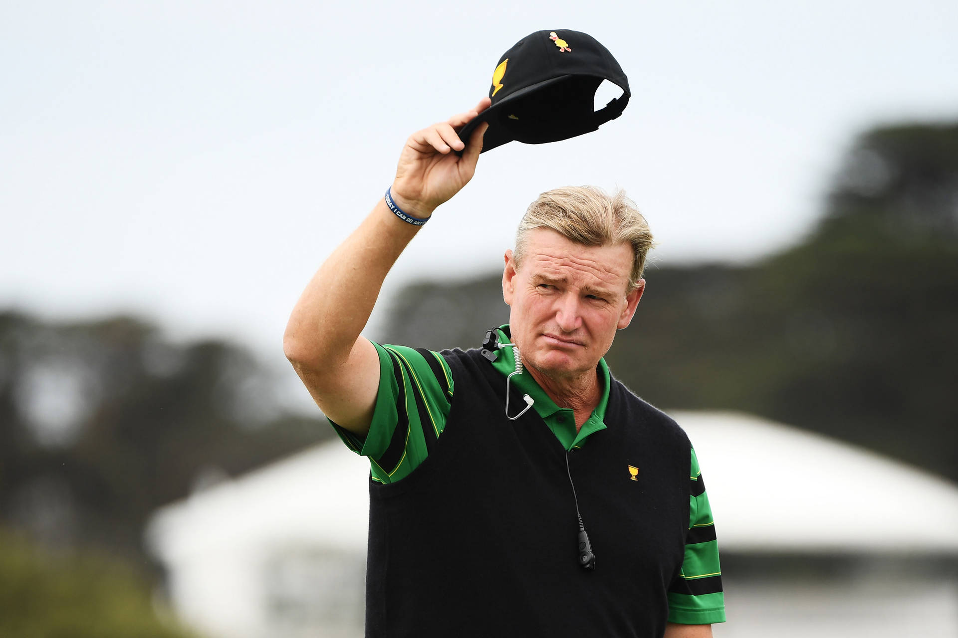 Golf Legend Ernie Els Salutes The Crowd Background