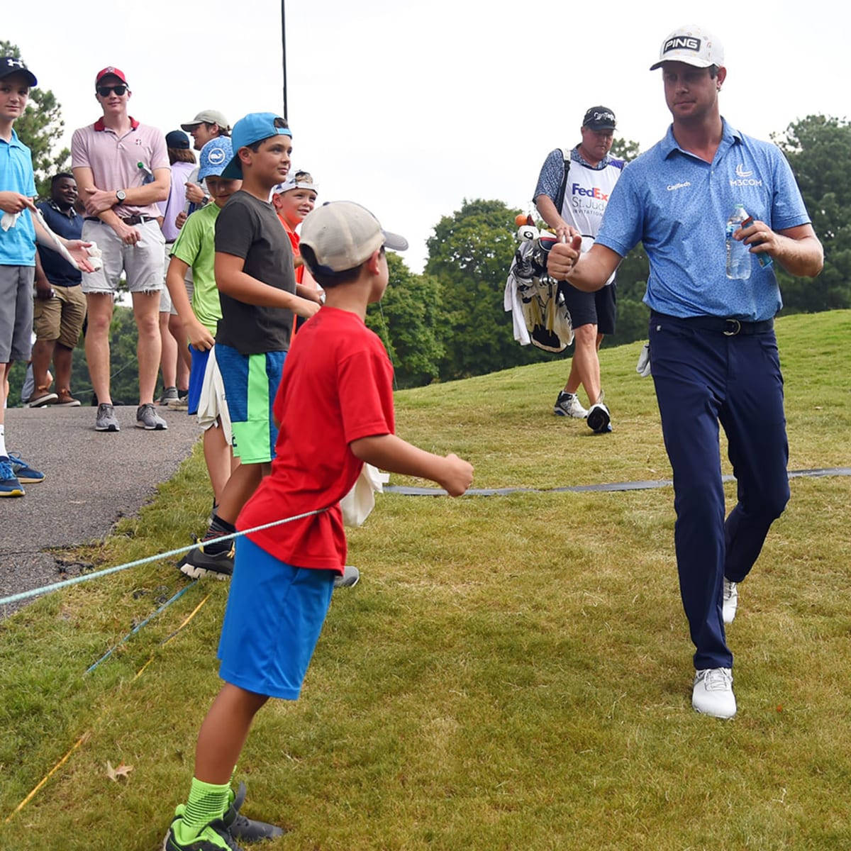 Golfer Harris English Fist Bumps A Young Fan Background