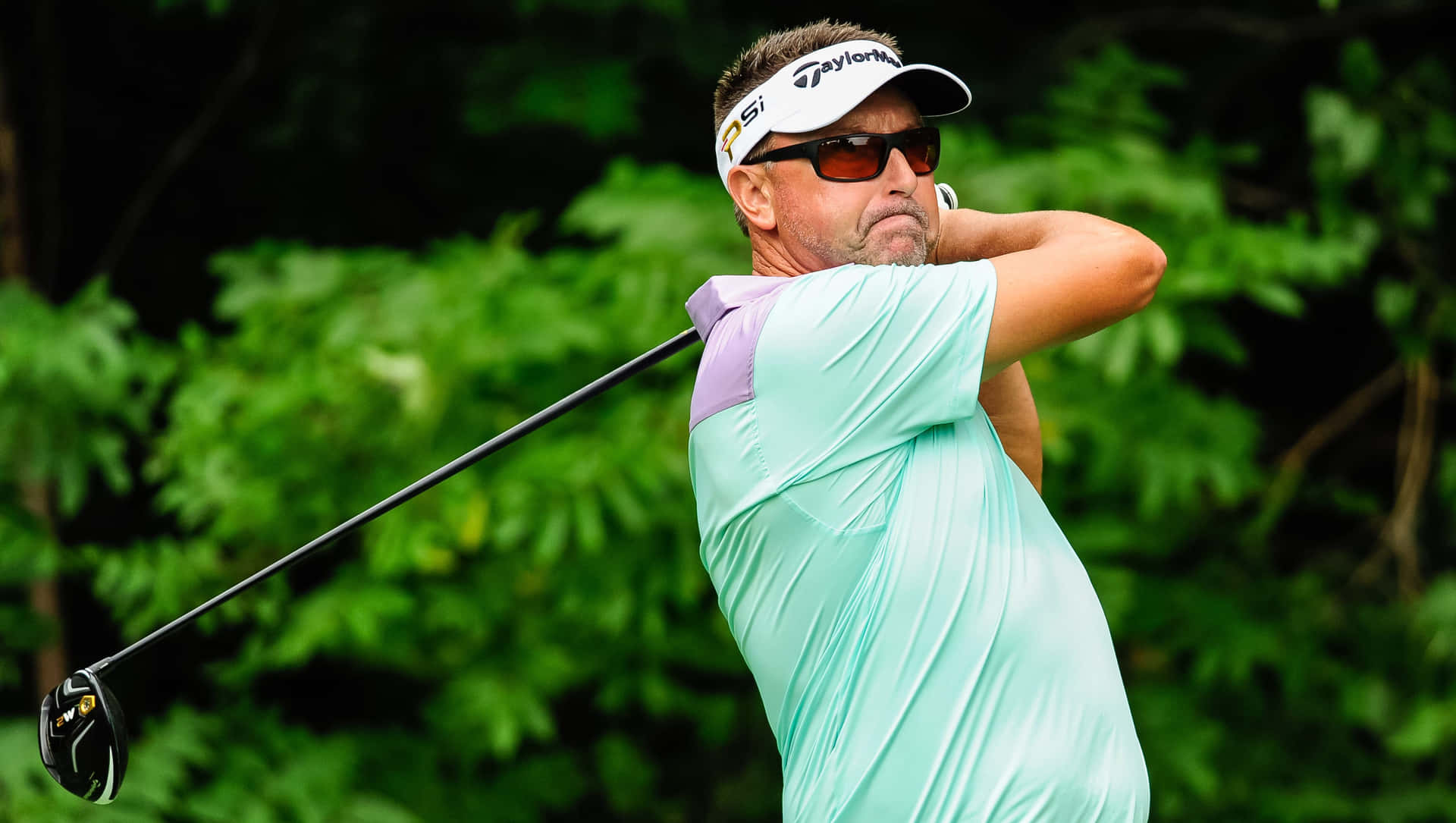 Golfer Robert Allenby Background