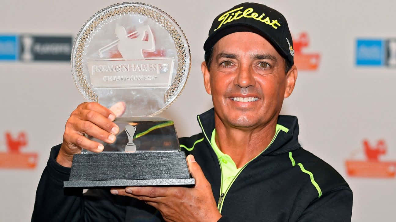 Golferwith Trophy Smile Background