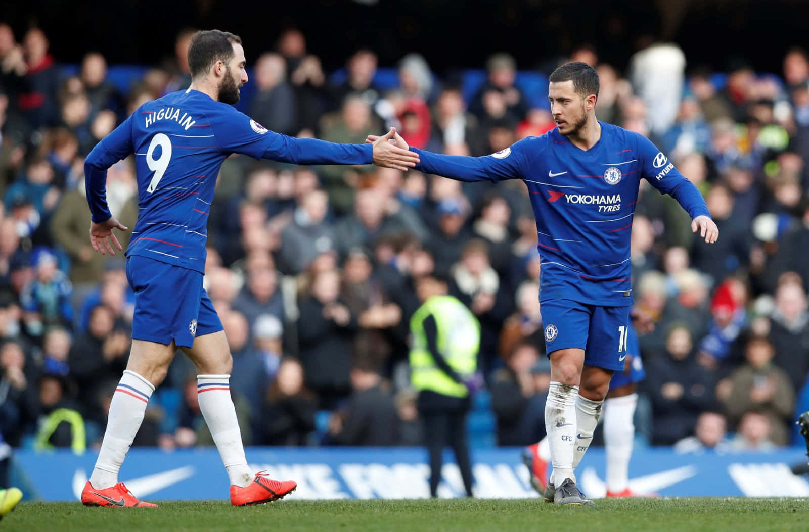 Gonzalo Higuain Handshake Eden Hazard Chelsea Fc