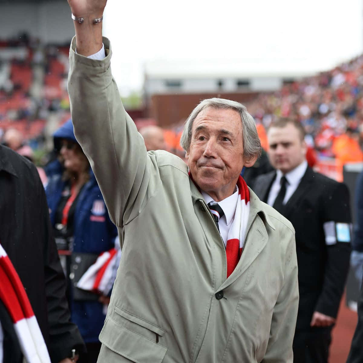 Gordon Banks Acknowledges Fans 2013 Background
