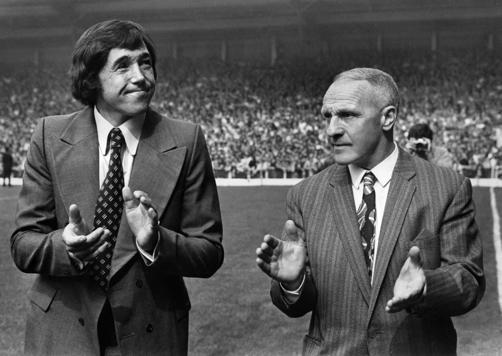 Gordon Banks Beside Bill Shankly 1973 Background