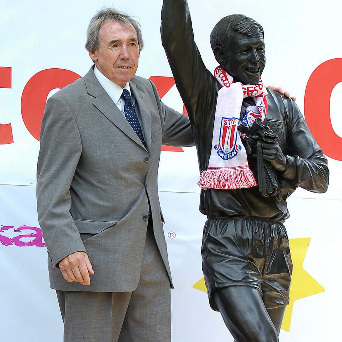Gordon Banks Next To Statue Background