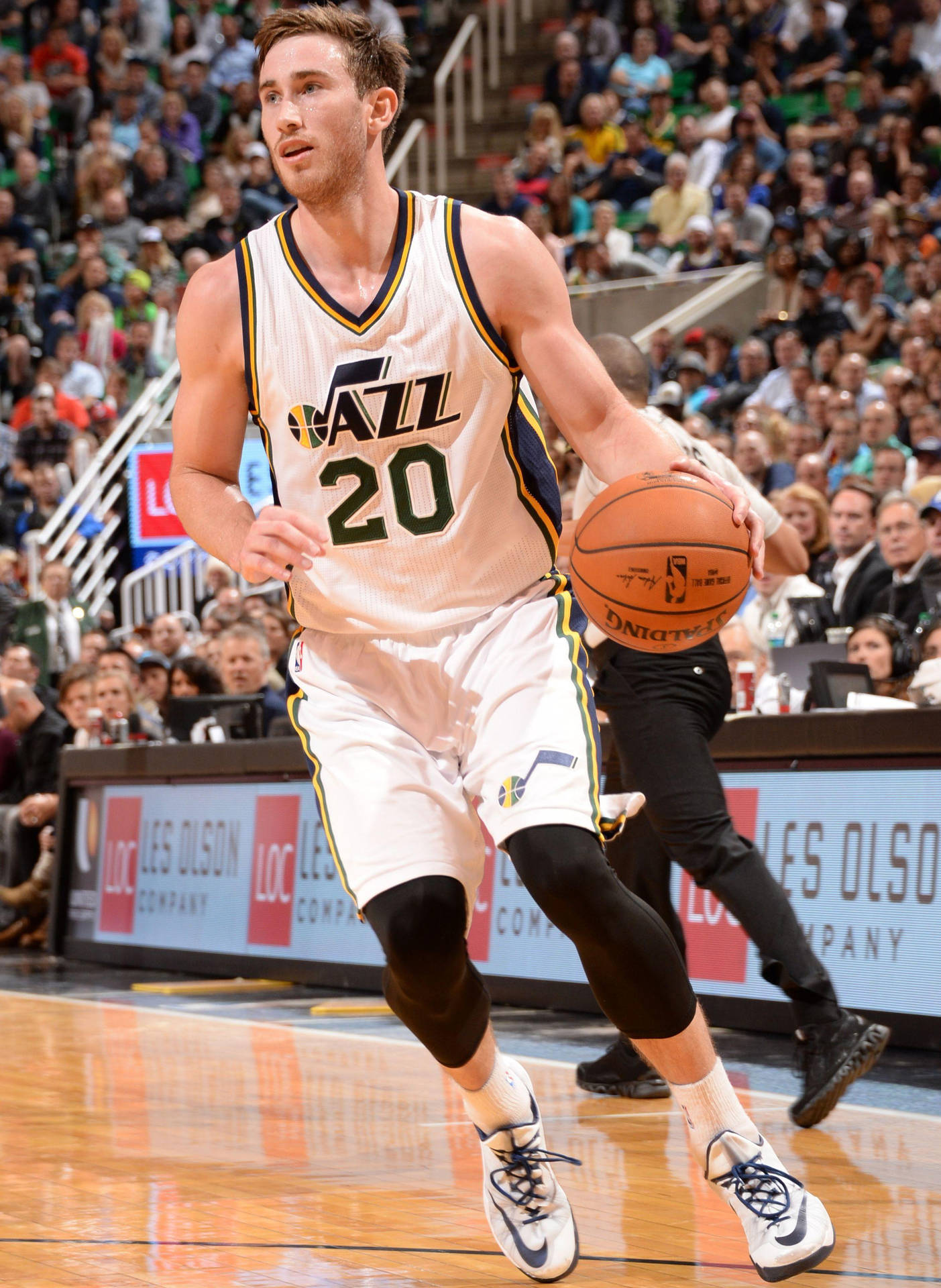 Gordon Hayward Jazz 20 Dribble Background