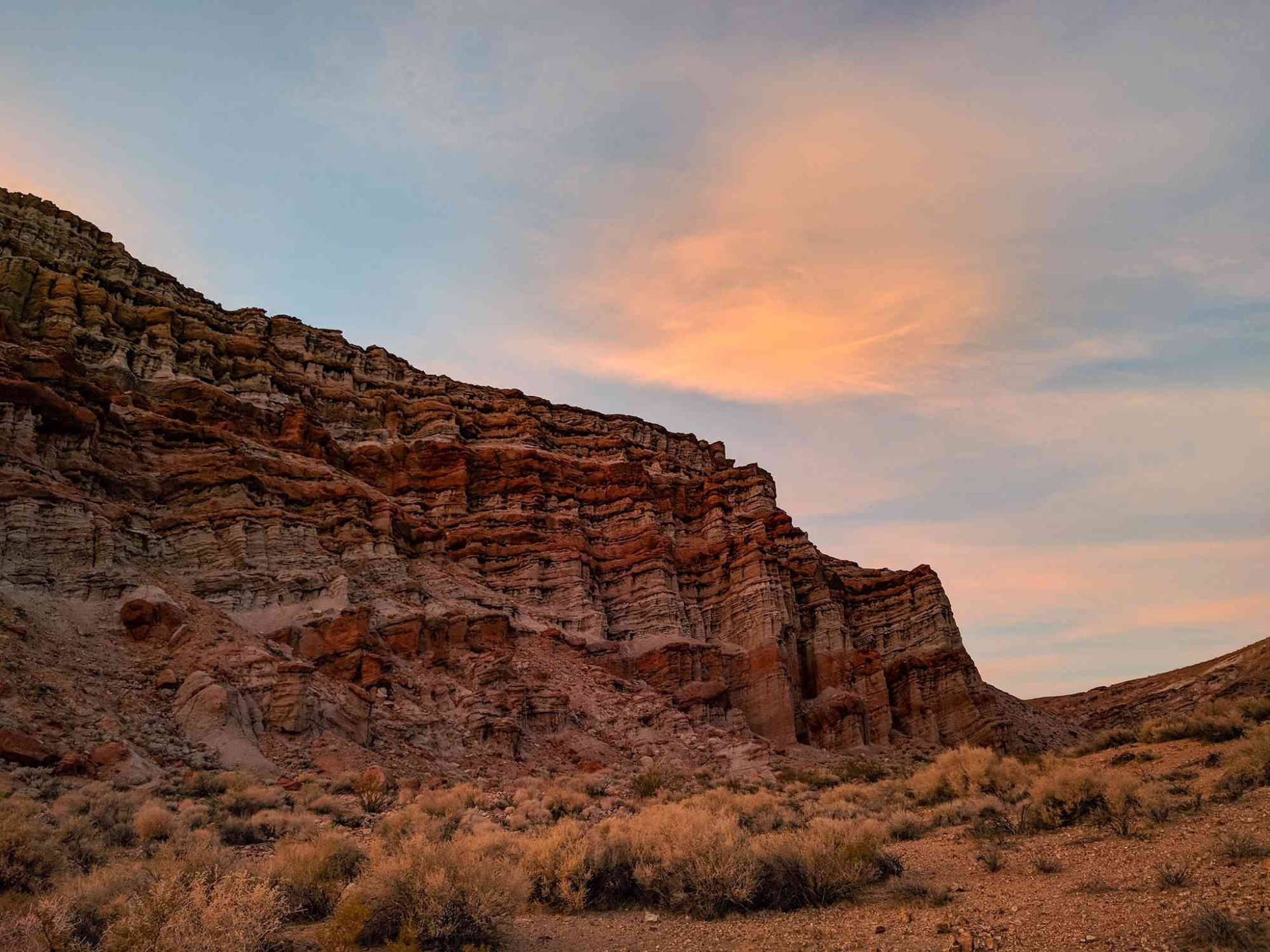 Gorgeous Red Rock Formation In Desert Background