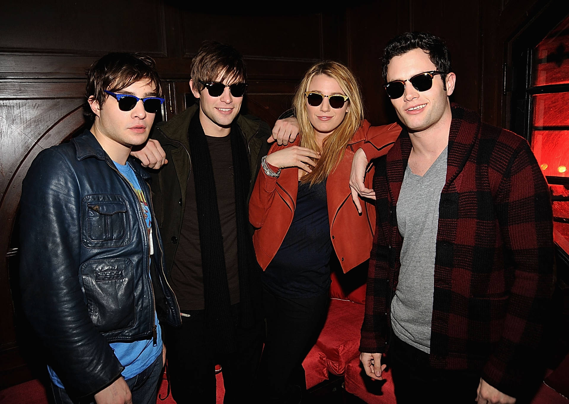 Gossip Girl Cast With Sunglasses Background
