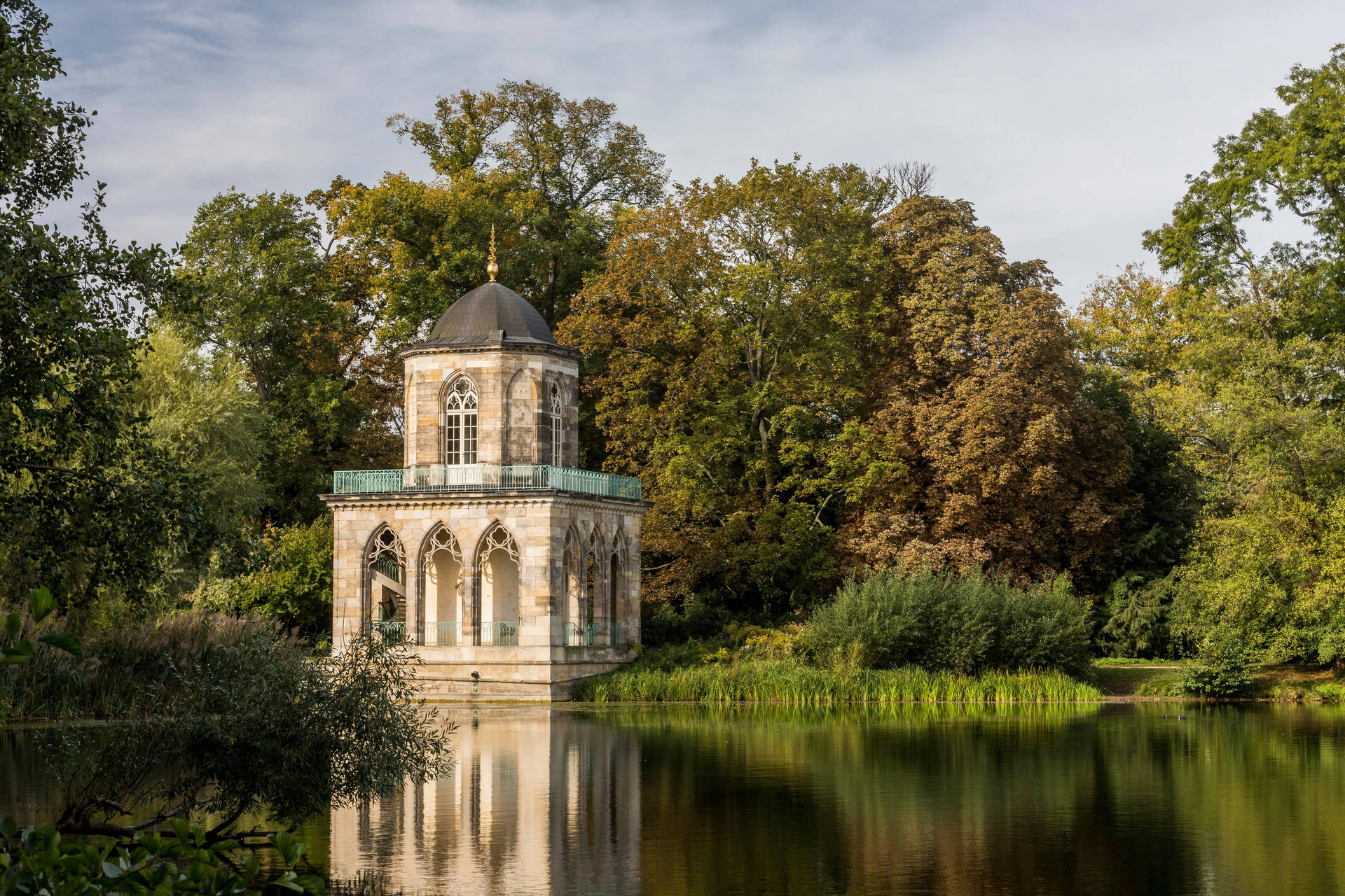 Gothic Library In Potsdam Germany Background