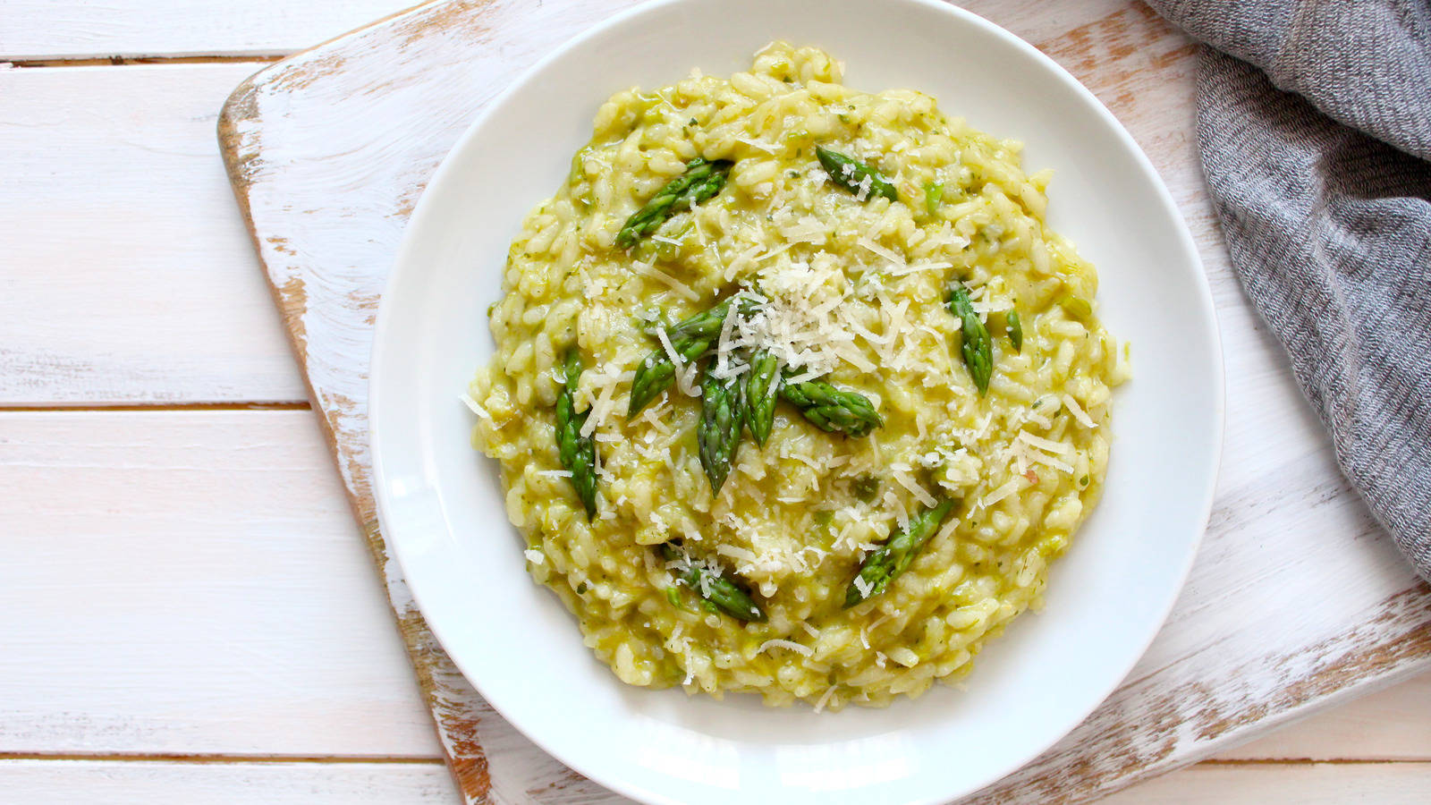 Gourmet Asparagus Risotto – Savor Perfection Background