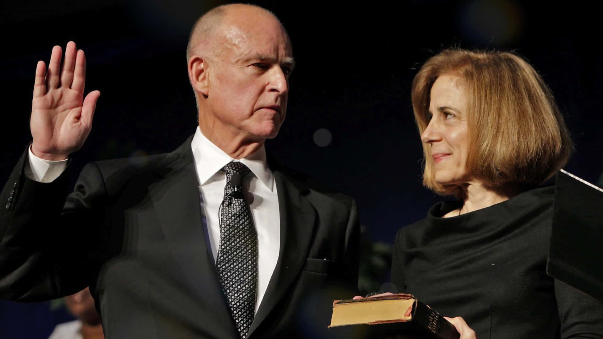 Governor Jerry Brown At A Campaign Rally Background