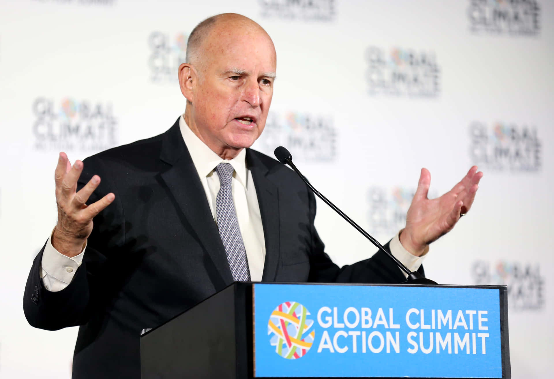 Governor Jerry Brown Discussing Ideas With The Community Background