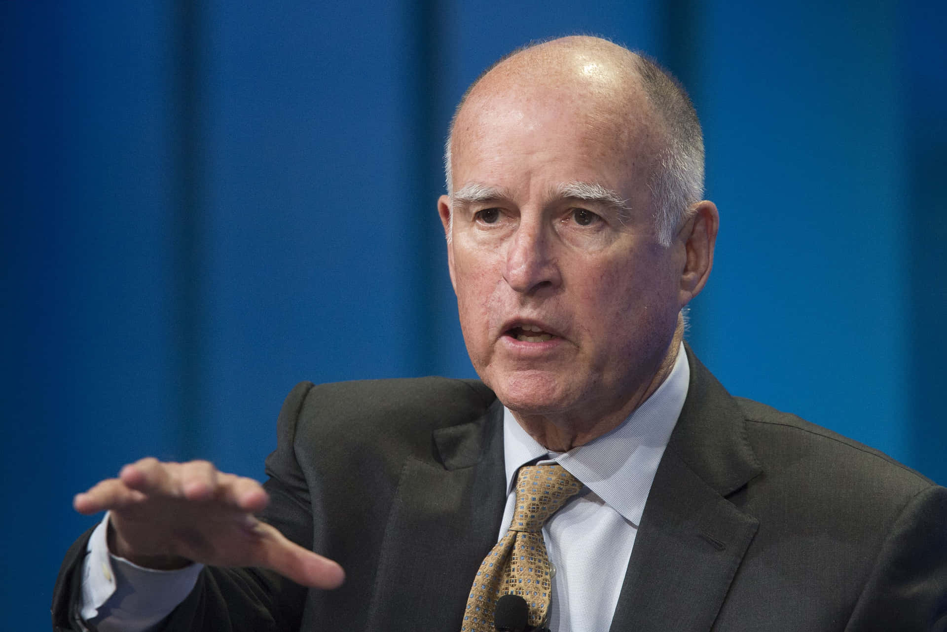 Governor Jerry Brown Making A Statement Background