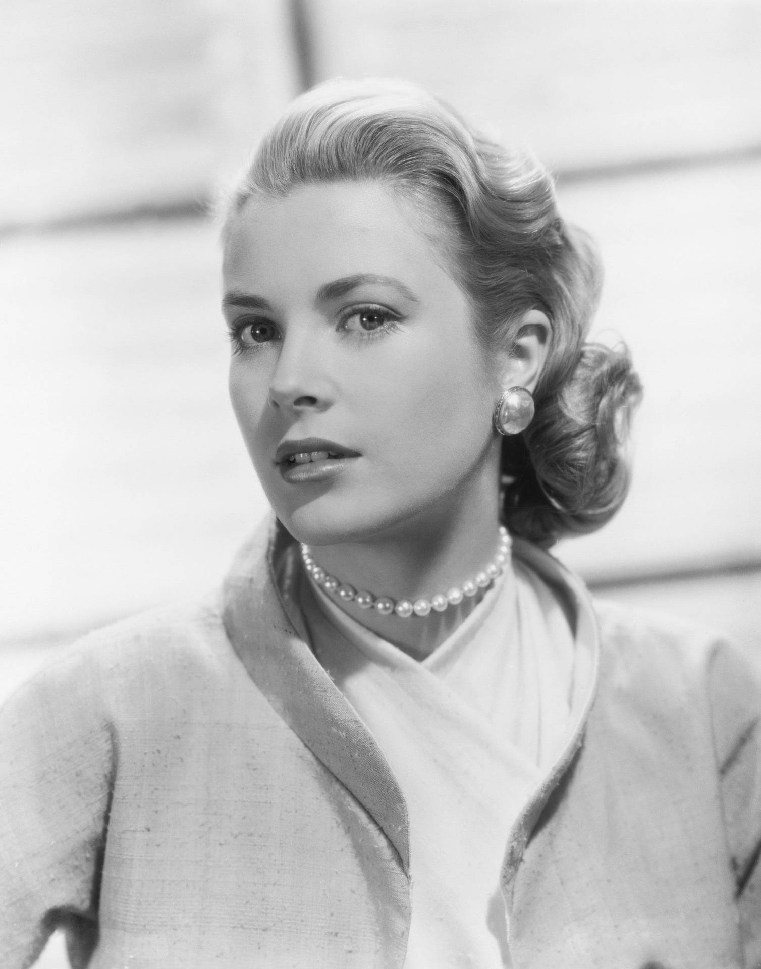 Grace Kelly Pearl Necklace Background