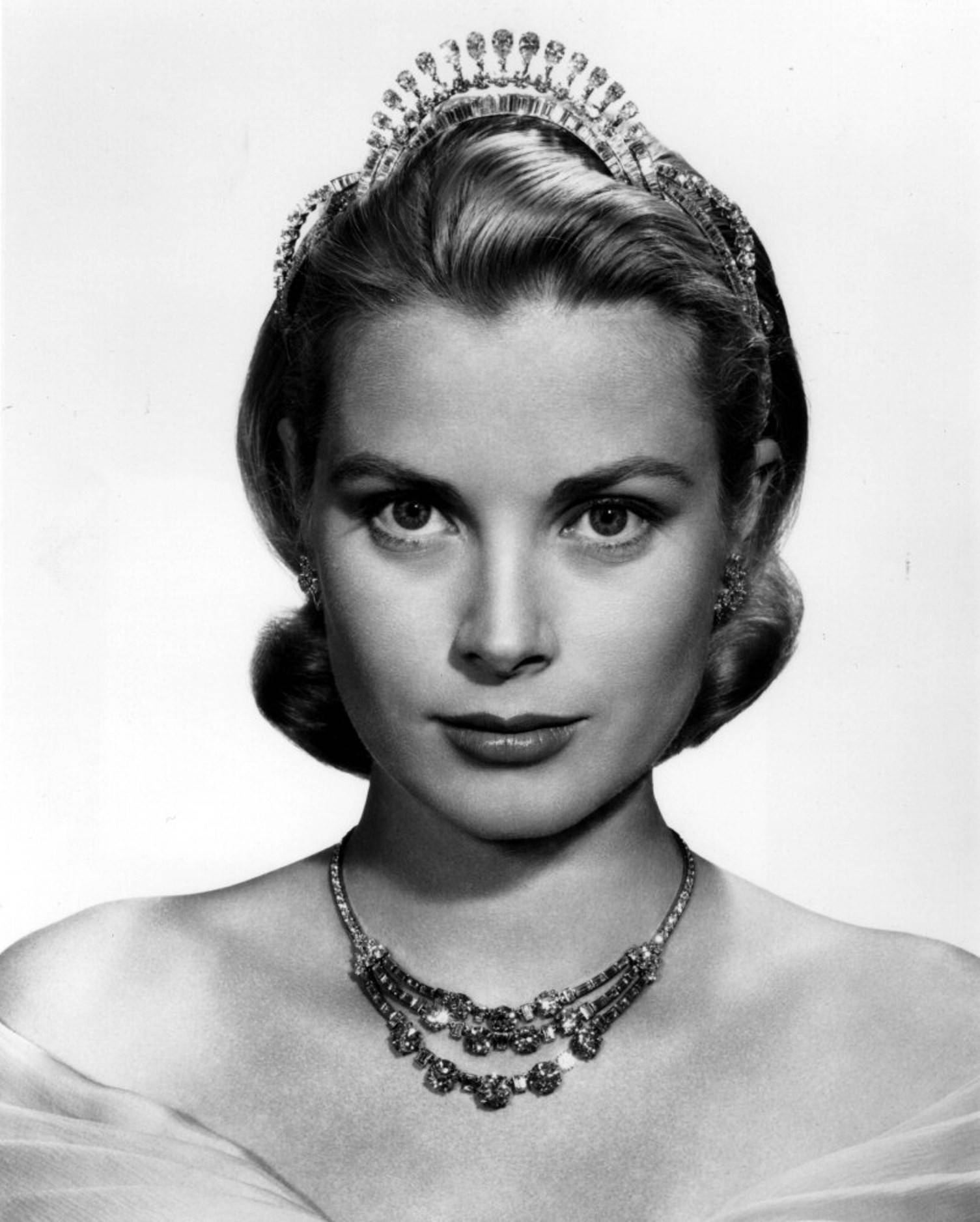 Grace Kelly With Crown Background