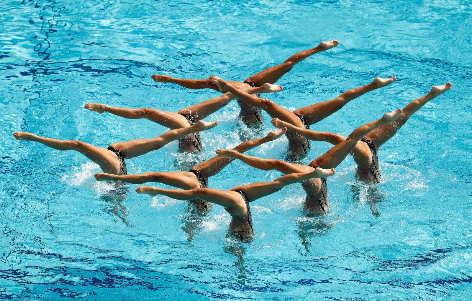 Graceful Performance In Synchronized Swimming